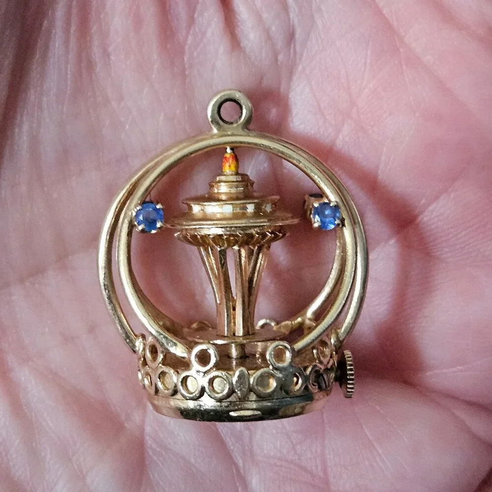 VINTAGE DANKNER 3D MECHANICAL SEATTLE SPACE NEEDLE 14K CHARM PENDANT NECKLACE
